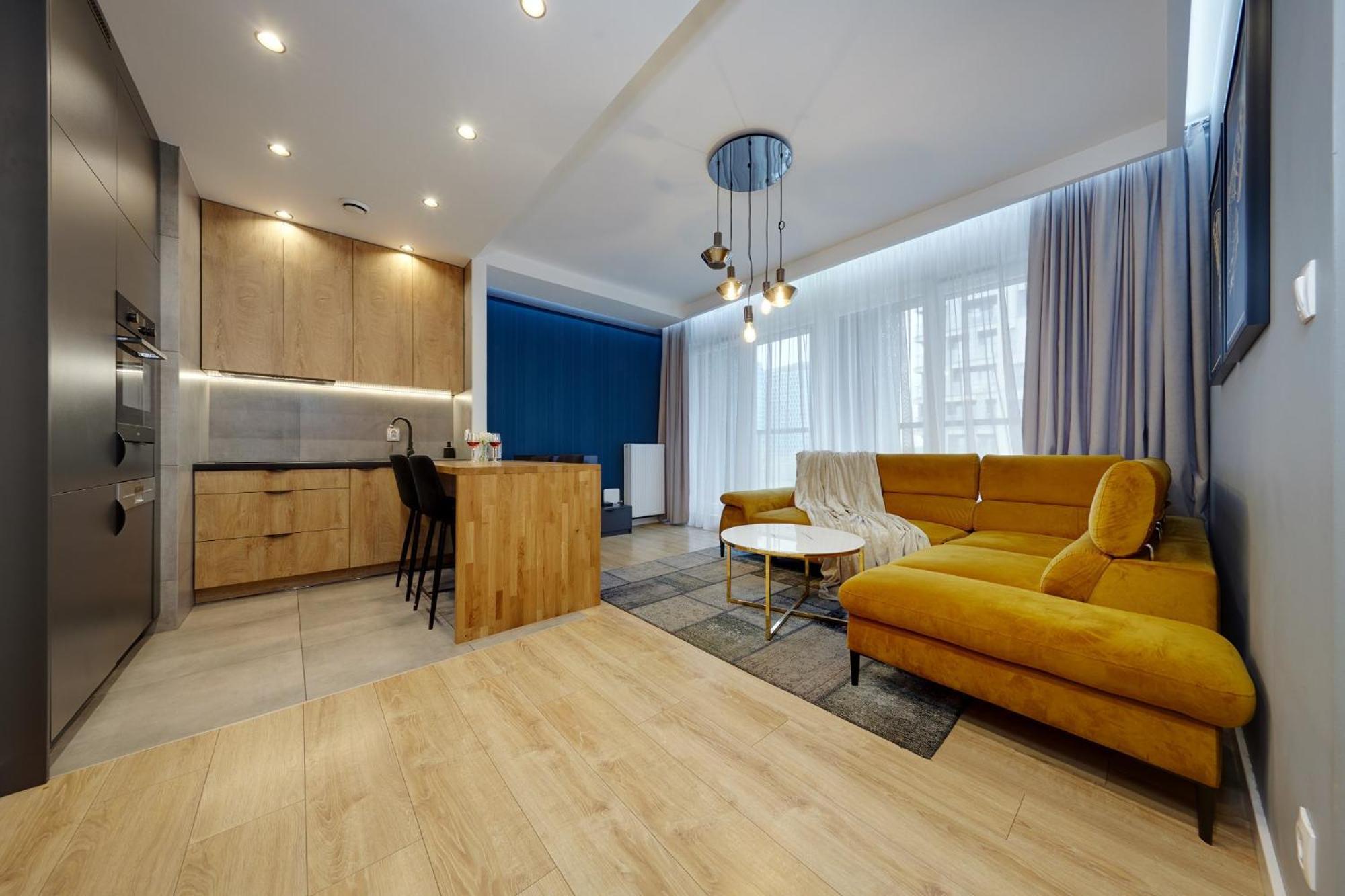 - Center - Chic And Luxury - S59